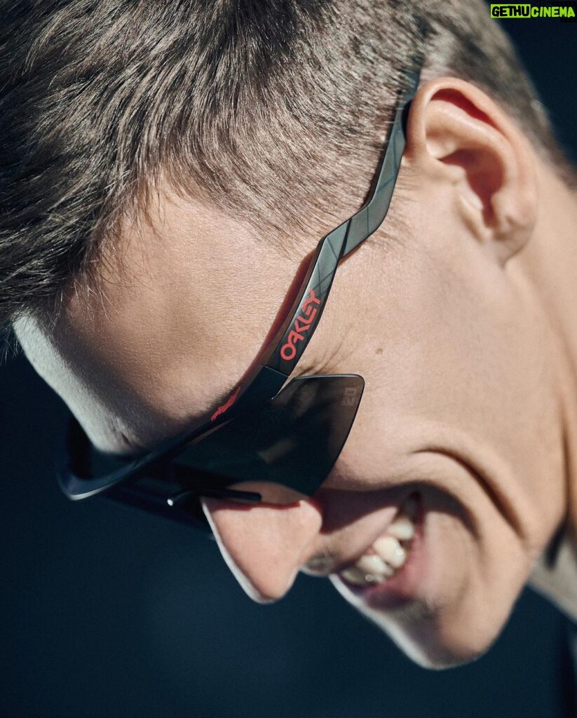 Fabio Quartararo Instagram - Channeling his relentless quest for speed and perfection on the race track, the Oakley x @fabioquartararo20 Signature Series Hydra puts the ’El Diablo’ spin on a modern classic. Now available online and in store.