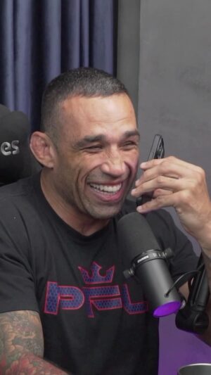 Fabrício Werdum Instagram - TROTE no @lyotomachidafw 😂

VCS QUEREM O DIA DO TROTE ? 
Mandem sugestões de nome do quatro para o trote! 👇