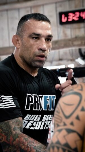 Fabrício Werdum Instagram - No episódio de hoje no canal, eu recebi @werdum no CT para iniciar a sua preparação para a sua próxima luta no evento de Jorge Masvidal, o Gamebred Bareknuckle, contra Junior Cigano em uma luta de #MMA sem luvas, que vai rolar em Setembro.

Confere o vídeo completo no link na bio e comenta aqui o que você acha sobre essa luta.

#jorgemasvidal #gamebred #bareknuckle