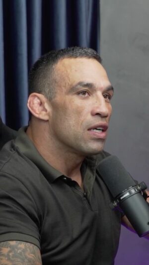 Fabrício Werdum Instagram - Aproveitando que o @gilbert_burns vai lutar nesse final de semana, comenta aí quem vai levar essa: o Durinho vai amassar o Belal? 👀

#ufc #ufc288 #gilbertburns #durinho #belal