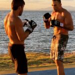 Fabrício Werdum Instagram - Dois campeões, com uma amizade de longa data, matando a saudade e treinando juntos na deslumbrante paisagem da beira mar. Esses companheiros de treino sabem que a chave para o sucesso está em manter a dedicação e o trabalho em equipe. A beleza natural do cenário só acrescenta à energia positiva desse momento único. #AmizadeDeLongaData #TreinoNaBeiraMar #CampeõesJuntos