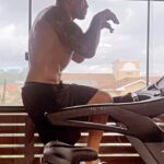 Fabrício Werdum Instagram - Vcs conhecem a Técnica: #dinosauro ? Para queimar mais calorias!🤔 OBS: tá mais para avestruz!😂