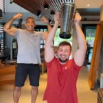 Fabrício Werdum Instagram - A FELICIDADE DE UM FÃ NÃO TEM PREÇO!😂 @motta_li Obs: Crie suas oportunidades