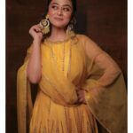 Falaq Naaz Instagram – Do mere nain sharabi ✨💛
.
.

Exclusively styled by @kapoormohit888
Wearing @frontierphagwara
Photography @portaitdeewana
Makeup by @facestoriesbyaqsa
Hair @getreadywithbunty
Location @goldfinchmumbai 
.
.
#post #gharara #look #falaqnaaz #indianattire #lookoftheday #makeup #fashion #styling #photography #bbott2