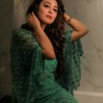 Falaq Naaz Instagram - Her vibe is pretty 🫰🏻💕 . . . Outfit-: @kalakaaribysagarika PR-: @dinky_nirh 📸-: @portraitdeewana Makeup and hair-: @blush_on_by_shrutishah @lavish_beauties_by_lavanya Managed by-: @trending_influencers . . . #pic #falaqnaaz #outfit #look #lookdodia