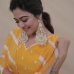 Falaq Naaz Instagram - 💛💛💛💛 . . . Wearing-: @everbloomindia Jhumka-: @indianjewellery999 Pr-: @oakpinionpr 📸-: @portraitdeewana Makeup and hair-: @blush_on_by_shrutishah @lavish_beauties_by_lavanya Managed by-: @trending_influencers . . . #postoftheday #ootd #festivevibes #jhumka #falaqnaaz #falaqkifauj #hairandmakeup