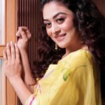 Falaq Naaz Instagram - Mera mannn💕 kehne laga🥰 . . Outfit-: @aachho Pr-: @dinky_nirh Makeup : @vanshikhachanglanimua Hair :@blush_on_by_shrutishah @lavish_beauties_by_lavanya Photography : @portraitsbymayur @perfectlypixelized03 Jewellery: @itahdnura X @purvabansal5 Managed By : @trending_influencers Location-: @craycraftmumbai Managed by-: @rainmakerconsults . . #post #falaqnaaz #falaqkifauj #instapic #lookdodia #ootd #foryou #explore #womaniya #bbott2 #styling CrayCraft