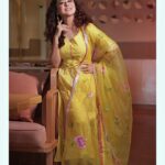 Falaq Naaz Instagram - Mera mannn💕 kehne laga🥰 . . Outfit-: @aachho Pr-: @dinky_nirh Makeup : @vanshikhachanglanimua Hair :@blush_on_by_shrutishah @lavish_beauties_by_lavanya Photography : @portraitsbymayur @perfectlypixelized03 Jewellery: @itahdnura X @purvabansal5 Managed By : @trending_influencers Location-: @craycraftmumbai Managed by-: @rainmakerconsults . . #post #falaqnaaz #falaqkifauj #instapic #lookdodia #ootd #foryou #explore #womaniya #bbott2 #styling CrayCraft
