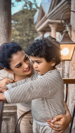 Farina Azad Instagram - Hello February! 😍

Let this month of love bring so much love and positivity to us