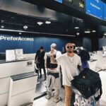 Federico Bal Instagram - Llegamos a Panamá City luego de una gran recorrida por los Estados Unidos junto a @copaairlines Nos alojamos en el Casco Viejo de la Ciudad, a tan solo 30 minutos del aeropuerto de Tocumen, en uno de los hotel más referentes y con mayor historia, el “American Trade Hotel”. Desde el primer momento la calidez de su gente, los colores, su arquitectura… era como si estuvieramos viajando al pasado pero con el confort de un hotel Boutique! 100% recomendable @amtradehotel Sin perder tiempo nos aventuramos entre la naturaleza, la historia y la gastronomía Les dejo este carrete de fotos que habla por si solo, sin spoilear mucho lo que van a poder ver pronto por @restodelmundo13 ✅ Casco Viejo ✅ Ciudad de Panamá ✅ Canal de Panamá (Miraflores) ✅ Navegación en Gamboa ✅ Isla de los Monos ✅ Comunidad Aborigen Wounaan Además de toda la gente hermosa que conocimos hemos disfrutado de tremendas experiencias culinarias… ✅ Tomillo de Chef Milanés ✅ Casa Casco ✅ Canal House ✅ Nomada La próxima vez que viajes con @copaairlines aprovecha y hace un stopover y recorré esta ciudad encantadora! Como siempre, nuestro mayor consejo si vas a viajar, hacelo protegido con @universal.assistance Les dejamos acá info de los lugares que visitamos y a quienes agradecemos por el apoyo, principalmente a @bal.luciano que se ocupo de toda la producción comercial de Panamá y al Sr Ernesto Velasquez de la Embajada de Panamá en Argentina quien nos brindo a todas sus amistades para que este viaje sea posible! @amtradehotel @soyernestovelasquez @panamatravelgroup @localinpty @ursucookie @casacasco @barefootpanamatours @isla_monos @chefmilanes @chef_carlos_barrios @canalhousepanama @filiwylis @juanoswald @diezpepi #panama #canaldepanama #turismo #cascoviejo #copaairlines #experiencias #viajes #aventuras #paisajes #Panamacity #traveling #trip #bal #restodelmundo #historia #cultura Panama City, Panama