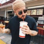 Federico Bal Instagram - Parada obligada si las hay… En nuestro recorrido por LA, tuvimos que pasar por @originaltommys para probar la chili burguer! Ellos son los creadores de esta locura que me dejo enamorado. Les dejo un pequeño adelanto de esta fiesta de sabores que verán pronto en @restodelmundo13 ! La data se comparte, gran frase y gran recomendación del amigo @rodocamara ! Los Angeles, California