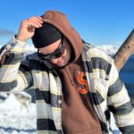 Federico Bal Instagram - ❄️❄️ Vacaciones en Villa La Angostura ❄️❄️ Como explicarles lo que vivimos estos días! Viajar en familia siempre hace bien, y más con el personaje de mi primo @bal.luciano ! Mucho ski, nieve, deporte, amigos hasta cantamos y tocamos juntos unos temas, vean hasta el final! Volví a subirme a los esquies, a hacer uno de los deportes que amo arriba de la montaña. Para los que no conocen Villa La Angostura el @cerro_bayo es un sueño! Un centro de ski boutique que lo tiene todo! Además el trato de la gente fue siempre de primera. La Tota, Marcela, Pablo y todo el equipo que nos atendió de lujo. La villa tiene mil lugares donde alojarse, pero el primo es muy amigo de Martín y Marina que tienen dos complejos hermosos y te hacen sentir como en tu casa, pero con terrible vista al lago, jacuzzi en los cuartos y todo super cálido @lasramblas @glampingpatagonia además ubicados re cerca del acceso al @cerro_bayo Nuestro viaje empezó en Bariloche y nos fuimos manejando un autaso todo preparado para la nieve gracias a @tomacar.rental Nos hicimos amigos de Rodrido Dudad de @nanuko.cerveceria y sinceramente les quiero recomendar todo lo que tienen. Comimos tan pero tan rico que ya extraño el olorcito del goulash! Esta gente hermosa y familiera nos brindo todo. Tanto que terminamos cantando y tocando no se cuantos temas! Por dios como nos divertimos! Por mas viajes así! #vacaciones #ski #snowboarding #Argentina #nieve #patagonia #montaña #lago #primos #familia #family #hollydays #neuquen #tangana #musica #gastronomia #invierno #bal Villa La Angostura, Neuquén