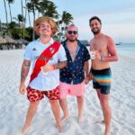 Federico Bal Instagram - QUE BIEN ME SIENTA EL CARIBE 🇦🇼 Estamos hace 48 hs en la “one happy island” y puedo realmente confirmar que es realmente hermosa; su gente, su comida, sus playas! Dios mío, es realmente el paraíso. No paramos, de un lado para el otro. Conociendo sus calles, sus playas, sus costumbres y siempre con ese vibe tan caribeño, que enamora. Pronto lo verán en @restodelmundo13 ! Gracias amigos de @arubabonbini #Aruba #Arubabonbini Duchi duchi 💋 Orenjastad, Aruba