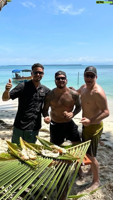 Federico Bal Instagram - Bocas del Toro, el caribe de Panamá 🇵🇦🫶🏻😍 El próximo domingo en @restodelmundo13 te presentamos este archipíelago de más de 300 islas que tuvimos el encanto de conocer! En septiembre y parte de octubre tranquilidad y calma en el agua, el resto del año, en muchas de sus playas, los surfers vienen en busca de excelentes olas. Salimos desde la ciudad de Panamá en un vuelo muy corto de 50 minutos para llegar a la Isla Colón. El aeropuerto está pegado a este pueblo encantador en donde su gente nos recibió con tremenda calidez! Con la gestión del primo @bal.luciano nos recibieron allí dos genios Argentinos @octaviofernadezb y @martinpedeee , y desde ese momento todos nos trataron como de la familia! Martín nos recibió en @tropicalsuitesbocas el único hotel de Bocas del Toro con pileta junto al mar. Ese mismo día nos sorprendió con un atardecer rojo fuego increible y banda de jazz en vivo en @bambuda.hotels otro de los hoteles de @taso.hotels Ellos trabajaron muchísimo para que podamos mostrarles este gran viaje! Te mostramos un adelanto de algunos lugares… ✅ Sunset en Isla Colón desde @bambuda.hotels ✅ Navegación por manglares ✅ Isla Zapatilla, una experiencia junto a Nico de @eclypsedemar que no te podés perder! Panamá es un destino 100% recomendable! Tenés vuelos directos a ciudad de Panamá con @copaairlines desde más de 75 ciudades! Y siempre tené en cuenta viajar protegido! Nosotros te recomendamos que lo hagas con @universal.assistance Gracias a todos por ayudarnos y darnos tantos momentos de felicidad, en unos días viene más contenido! @soyernestovelasquez @juanoswald @pepidiez @dan.adelman.dan @nicolasfunez @sapircosa @eltrecetv #panama #restodelmundo #canal13 #bocasdeltoro #bocas #paraiso #turismo #travel #viajar #buceo #dive #diving #scuba #isla #navegar #playa #beach #island #friends #tv #familia #family #experiencia #aventura #destinos #traveling #influencer