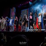 Federico Bal Instagram - Acá, en ese estado, en ese momento del aplauso final, siendo feliz, como nunca antes en un escenario. Ahí quisiera quedarme a vivir. Lola los espera de martes a domingo con un elenco alucinante y para contar una historia divina en @kinkyargentina en la sala “radiocity” del @centrodeartemdp ! Entradas por @plateanet link en bio! . . . . . Ph @phluisfrontini Mar del Plata, Argentina