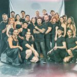 Federico Bal Instagram - No soy tanto del “recap” en estas fiestas. Sino más del mirar para adelante y de agradecer el presente. Y hoy mi presente son ellos. Unos compañeros maravillosos, que sin siquiera debutar, estamos teniendo un vínculo alucinante, arriba y abajo del escenario. Los adoro, los admiro y mañana abrimos las puertas de @kinkyargentina en el @centrodeartemdp sala “Radiocity” en la bella mar del plata! Los esperamos para vivir juntos esto, que es una verdadera fiesta! Les dejo el link de compra de entradas en la bio. . . . . . Ph @emacombin Arte @nicorejlis Mar del Plata, Argentina