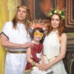 Felicia Day Instagram - Happy New Year from my Empire to yours. Let’s make 2024 conquests better than the last! @tomsonehourphotolab @ryon_day