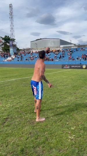 Felipe Prior Instagram - Vocês sempre vão me ver com sorriso no rosto . E quem me conhece e me trombar nos eventos vai  sempre falar . Caraca mano sou muito seu fã , minha mãe te adora , minha avó te ama , grava um vídeo pra minha tia . Isso é ser prior , isso é o que eu fui durante 2 meses dentro do bbb é tanta gente se viu sendo eu no programa. Isso é ser o prior. 
O bem sempre vai vencer e esse Mlk sorridente sempre vai existir . Obrigado taubate foi sinistro . Só quero paz e trabalhar e ter minhas conquistas como minha família me ensinou .