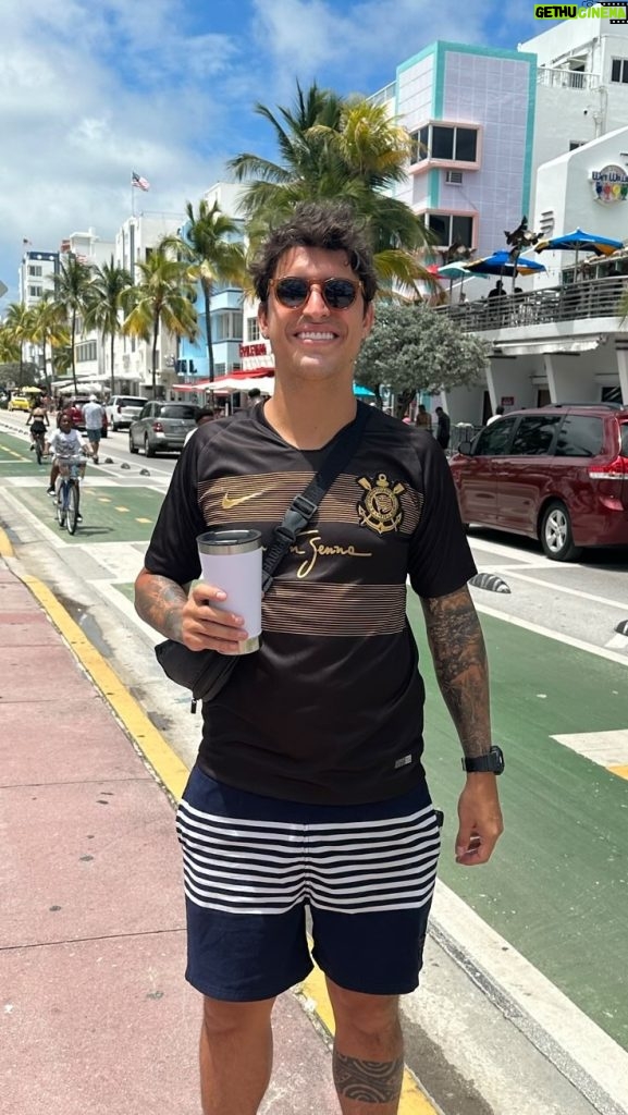 Felipe Prior Instagram - Fui pra Miami e claro que não ia deixar de jogar uma partida né, se liga nos lances do zagueiro. 😜😝 Miami Beach, EUA