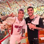 Felipe Prior Instagram - Me despedindo de Miami com um até breve. Ainda sem acreditar na experiência de acompanhar os jogos finais da NBA, é muito mais que esporte, é um espetáculo à parte, só posso dizer que foi animal ver de perto tudo isso, os caras jogam muito, triste pelo meu time Miami Heat, que não conseguiu uma vitória. Obrigado @starplusbr e @espnbrasil , pelo convite, foi animal. Partiu Orlando que a aventura ainda não acabou. 😜 Kaseya Center