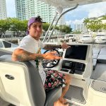 Felipe Prior Instagram - Em plena quinta feira acabei de ficar duro. Desculpa aí 🚨🚨 E tem gente brigando ainda na internet . Aqui é trabalho y trabalho Obrigado @neymarjr por emprestar kkkkk Zuera Miami, Florida
