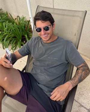 Felipe Prior Instagram - Mood da semana: nada me abala. Boraaa vamos com tudo. 👊
