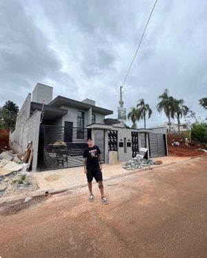Felipe Prior Instagram - Final de semana em atibaia. Obra / familia / namorada / resenha.