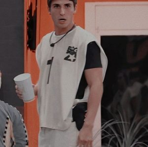 Felipe Prior Instagram - Galera tava aqui pensando . Acho q to precisando entrar no bbb de novo . Para ficar na xepa, olhem quanto que eu emagreci. Hahaha quem tá focado e disposta a ganhar o programa não fica reclamando. Eu fiquei 7 semana na xepa direto e foi uma esperiencia do caramba . Ficaria 3 meses para vencer e sem reclamar.  Hahahahaha
Entrei de um jeito e saí a capa da gaita.