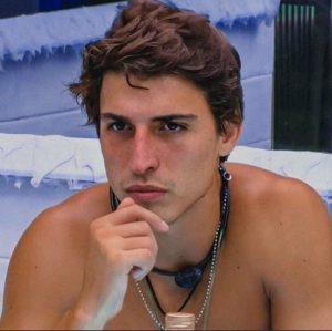 Felipe Prior Instagram - Galera tava aqui pensando . Acho q to precisando entrar no bbb de novo . Para ficar na xepa, olhem quanto que eu emagreci. Hahaha quem tá focado e disposta a ganhar o programa não fica reclamando. Eu fiquei 7 semana na xepa direto e foi uma esperiencia do caramba . Ficaria 3 meses para vencer e sem reclamar.  Hahahahaha
Entrei de um jeito e saí a capa da gaita.