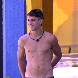 Felipe Prior Instagram - Galera tava aqui pensando . Acho q to precisando entrar no bbb de novo . Para ficar na xepa, olhem quanto que eu emagreci. Hahaha quem tá focado e disposta a ganhar o programa não fica reclamando. Eu fiquei 7 semana na xepa direto e foi uma esperiencia do caramba . Ficaria 3 meses para vencer e sem reclamar.  Hahahahaha
Entrei de um jeito e saí a capa da gaita.