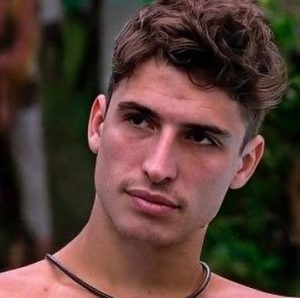 Felipe Prior Instagram - Galera tava aqui pensando . Acho q to precisando entrar no bbb de novo . Para ficar na xepa, olhem quanto que eu emagreci. Hahaha quem tá focado e disposta a ganhar o programa não fica reclamando. Eu fiquei 7 semana na xepa direto e foi uma esperiencia do caramba . Ficaria 3 meses para vencer e sem reclamar.  Hahahahaha
Entrei de um jeito e saí a capa da gaita.