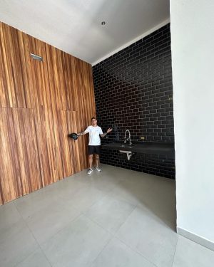 Felipe Prior Instagram - Nada melhor do que acordar cedo e ver o resultado da sua dedicação,  dando certo . Tudo que deixamos de fazer tem um propósito. Abrir mão as vezes faz parte, deixar de fazer algo que muito quer tem seus benefícios quando você consegue ver o propósito de tudo . Deus é maravilhoso e sabe de tudo. Nunca perca sua fé e acredite que tudo vai dar certo. Quem diria que com 21 anos um jovem que cursava arquitetura e se dedicava a juntar dinheiro do estágio e fazer 3 trabalhos ao mesmo tempo. Pra comprar seu primeiro terreno. Um dia ia estar construindo o seu sonho de fazer suas casas para venda. Isso é só o começo . Obrigado Deus . Tudo vai dar certo. Obrigado 🙏🏼🙏🏼 
Vão querer te derrubar mas não vão conseguir . Podem tirar tudo que tenho mas eu sou forte e vou recuperar com o apoio de Deus .