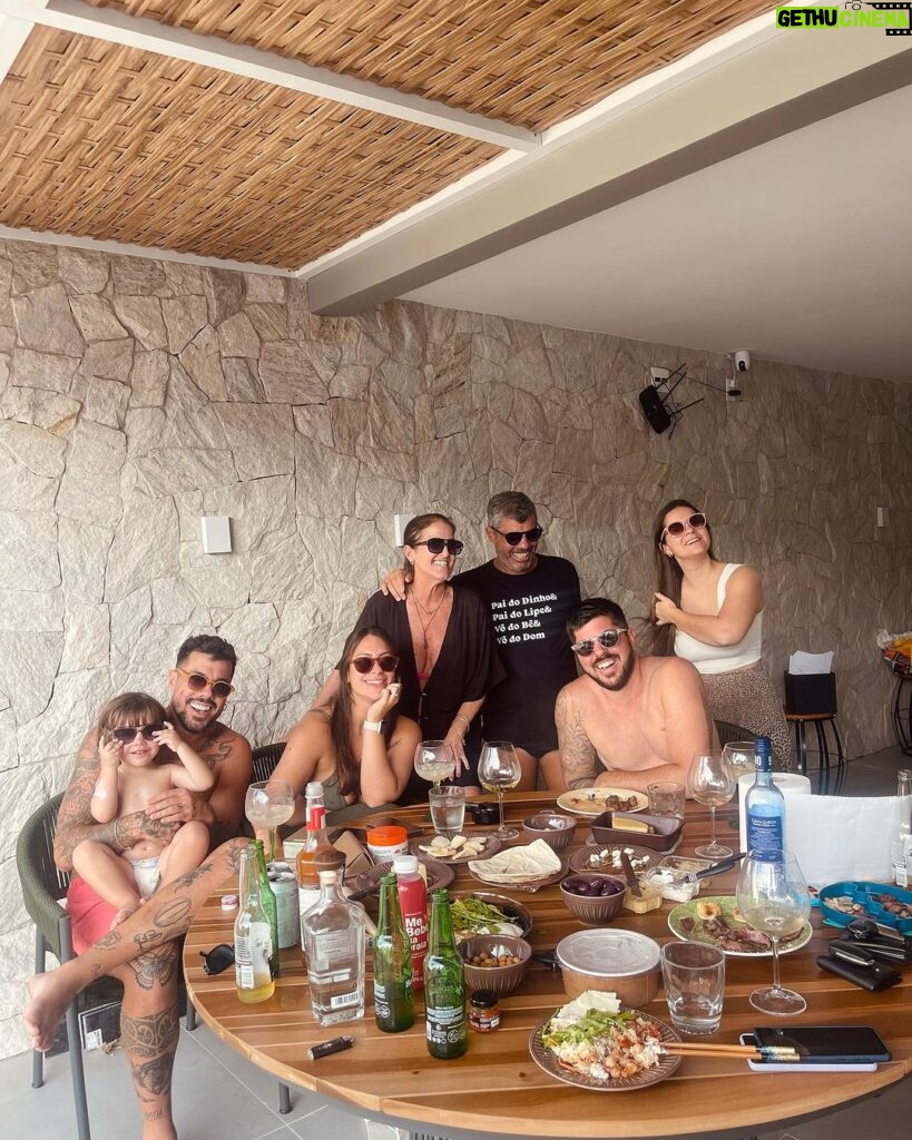 Felipe Ribeiro Instagram - Um final de semana matando a saudade, celebrando novas conquistas e brindando nossa felicidade! Nossa família, meu bem maior 🤍