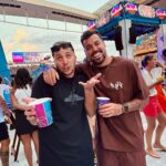 Felipe Ribeiro Instagram - A gente é isso! Uns 20 anos juntos, pra mais de 50 @tardezinha , e sempre essa energia 🩵 parabéns pelo seu dia! Juntos sempre @novinho te amo