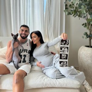Fidji Ruiz Instagram - Future Mum & Dad Inshallah 🤲🏼 ✨♥️ 1+1= … @anasofficiel_