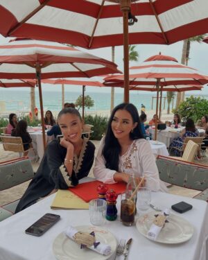 Fidji Ruiz Instagram - Déjeuner entre filles, à papoter, se raconter nos vies et refaire le monde 🫶🏼 Le bonheur d’une nouvelle amitié 🧡