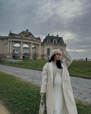Fidji Ruiz Instagram - Au pays des merveilles d’hiver 🧊☁️❄️ 
Ta préféré 1,2 ou 3 ?