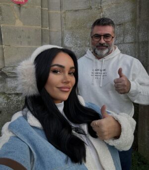 Fidji Ruiz Instagram - WINTER IN FRANCE ❄️☃️🍼