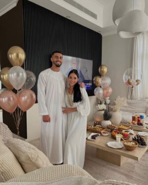Fidji Ruiz Instagram - Eid moubarak à tous 🌙🤲🏼 Qu’Allah vous bénisse, vous et votre famille,vos proches avec une bonne santé, du bonheur et de la prospérité. Que Dieu nous pardonne nos péchés et nous accorde le Paradis ♥️