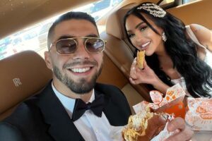 Fidji Ruiz Instagram - Monsieur et Madame Benturquia 👰🏻‍♀️🤵🏻‍♂️. 
Nous devons vous avouer un secret hihi .
Certaines personnes s’en doutent, d’autres pas. 
Oui nous nous sommes unis devant Dieu 🤲🏼 le 26 juillet 2021. Nous avons désiré vivre cette première année de jeunes mariés dans l’intimité la plus totale. 
Nous voulions garder ce secret et savourer tout cela en toute exclusivité.

Mais Il y a quelques jours a eu lieu le mariage civil ( d’où la venu de mes plus précieux mes parents… et oui j’ai vu vos messages. Beaucoup ont compris à ce moment là ) 

Il est temps pour nous de vous partager tout ce bonheur 🥹♥️

Que Dieu le Miséricordieux nous protège et nous garde réunis ici bas et dans l’au delà Inshallah.

Je t’aime dans cette vie et dans l’autre.

Tu es l’homme de ma vie, je suis honorée de porter ton nom et d’être ta femme.
Je remercie Allah de m’avoir bénie en te mettant dans ma vie et en faisant de moi ta moitié. 

Je t’aime pour l’éternité @anasofficiel_  Unis à jamais Inshallah.