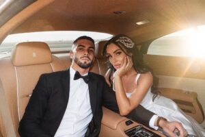 Fidji Ruiz Instagram - Monsieur et Madame Benturquia 👰🏻‍♀️🤵🏻‍♂️. 
Nous devons vous avouer un secret hihi .
Certaines personnes s’en doutent, d’autres pas. 
Oui nous nous sommes unis devant Dieu 🤲🏼 le 26 juillet 2021. Nous avons désiré vivre cette première année de jeunes mariés dans l’intimité la plus totale. 
Nous voulions garder ce secret et savourer tout cela en toute exclusivité.

Mais Il y a quelques jours a eu lieu le mariage civil ( d’où la venu de mes plus précieux mes parents… et oui j’ai vu vos messages. Beaucoup ont compris à ce moment là ) 

Il est temps pour nous de vous partager tout ce bonheur 🥹♥️

Que Dieu le Miséricordieux nous protège et nous garde réunis ici bas et dans l’au delà Inshallah.

Je t’aime dans cette vie et dans l’autre.

Tu es l’homme de ma vie, je suis honorée de porter ton nom et d’être ta femme.
Je remercie Allah de m’avoir bénie en te mettant dans ma vie et en faisant de moi ta moitié. 

Je t’aime pour l’éternité @anasofficiel_  Unis à jamais Inshallah.