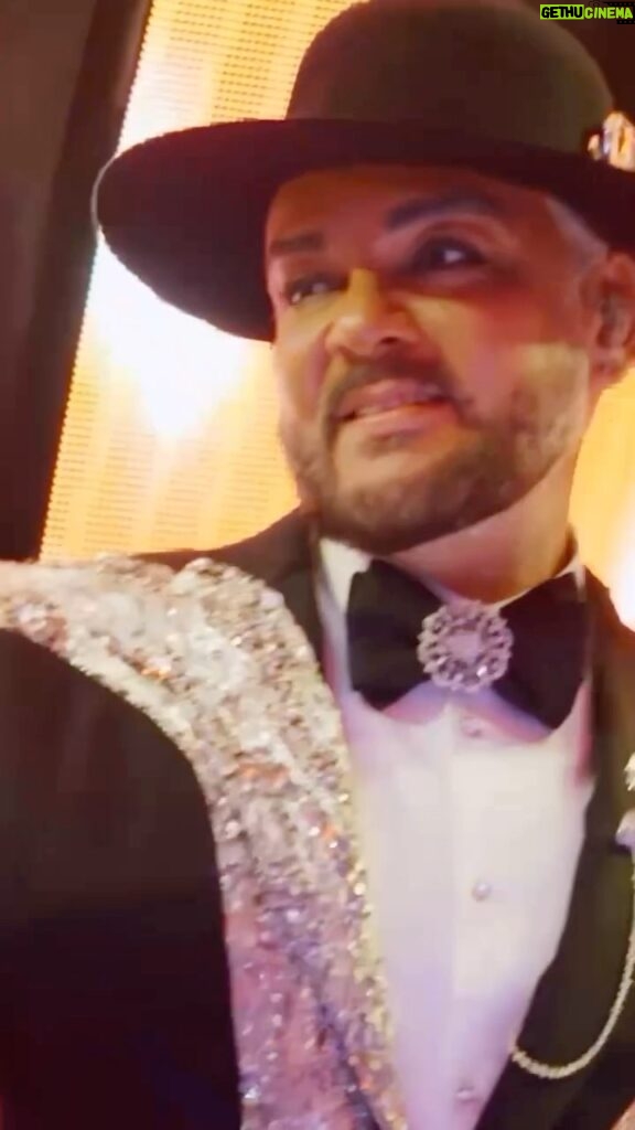 Filipp Kirkorov Instagram - Поздравил с юбилеем любимую компанию Venezia Stone! Лучшие с лучшими! Это компания, которая создала у меня дома праздник, они действительно делают людей счастливыми. Потому что красота спасет мир, а там, где Венеция стоун там всегда красиво. Дом — это основа всего – счастья, семьи, это камень, на котором строится вся наша жизнь. Venezia Stone стала неотъемлемой частью моего дома, все самое красивое у меня от @venezia_stone_company. Поздравляю вас, мои дорогие, и желаю 20 лет помноженное на 200! Поздравляю и спасибо за радость, которую вы дарите! #венециястоун #посетитевенецию #veneziastone #филиппкиркоров #корольэстрады #амбасадор #натуральныйкамень #сотрудничество. Look by @alexandermcqueen