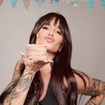 Florencia Peña Instagram - La señora se puso grande… bah, más grande 😂 Último suspiro antes de cambiar de década. Te pensas que no lo voy a festejar?! 😜🎂🥳