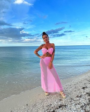 Florencia Peña Instagram - 🏝️💞🙌✨
@actitudfdeflor 
@les_loles