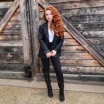 Francesca Capaldi Instagram – 🖤🤍