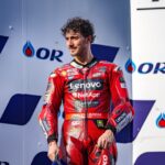 Francesco Bagnaia Instagram - I'm at the airport on my way home and I'm thinking about yesterday's race, what a race guys! Now a little rest before the big final show 🥁🎸 #Go1Free Duabi Airport