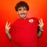 Francesco Bagnaia Instagram - Ciao ragazzi, purtroppo domenica non potrò esserci per salutarvi, ma il @peccofanclub vi aspetta 🔥 Ci tenevo a ringraziarvi ancora una volta per l’affetto ed il tifo perché in questa stagione avete fatto la differenza. Stiamo lavorando a qualcosa di grande per festeggiare insieme l’inizio di una nuova stagione. Ci vediamo in giro family ❤️‍🔥 P.s questa felpa spacca! #Go1Free