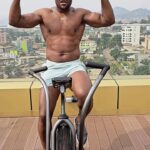 Francis Ngannou Instagram - Merry Christmas from me to you all!! 🎅🏿🎄🎁 Yaoundé, Cameroon
