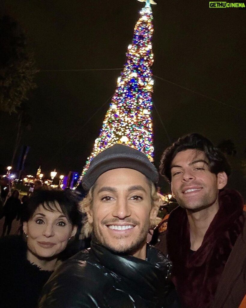 Frankie Grande Instagram - A beautiful ending to a beautiful 2023… see you next year. 😘🎇