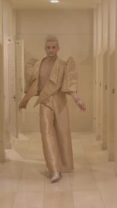 Frankie Grande Instagram - Color palate on point. Thanks @mandohbstylin & @kennethbarlis_official for helping me bring the drama to last night’s @glaad awards. 💛